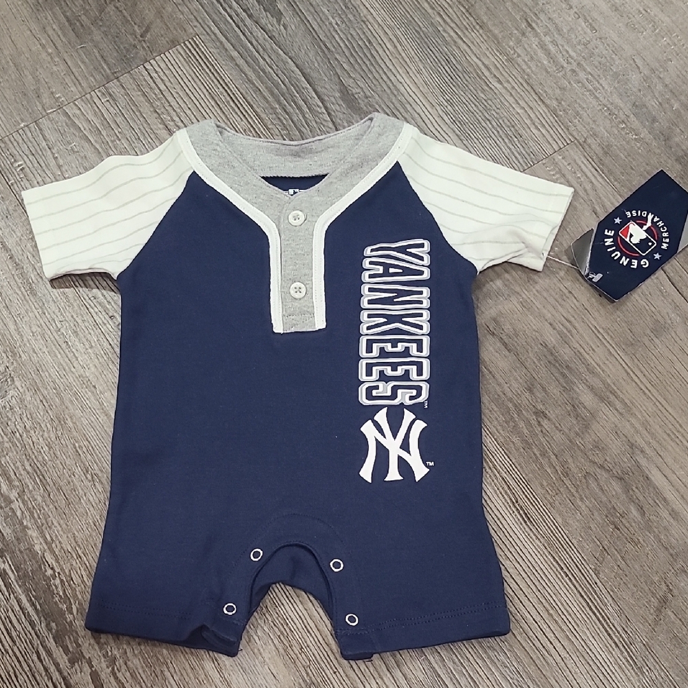 New York Yankees Romper Size 0-3 Months